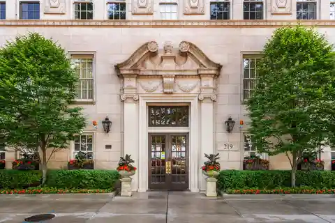 Exquisite Apartment in an Historic Gold Coast Building