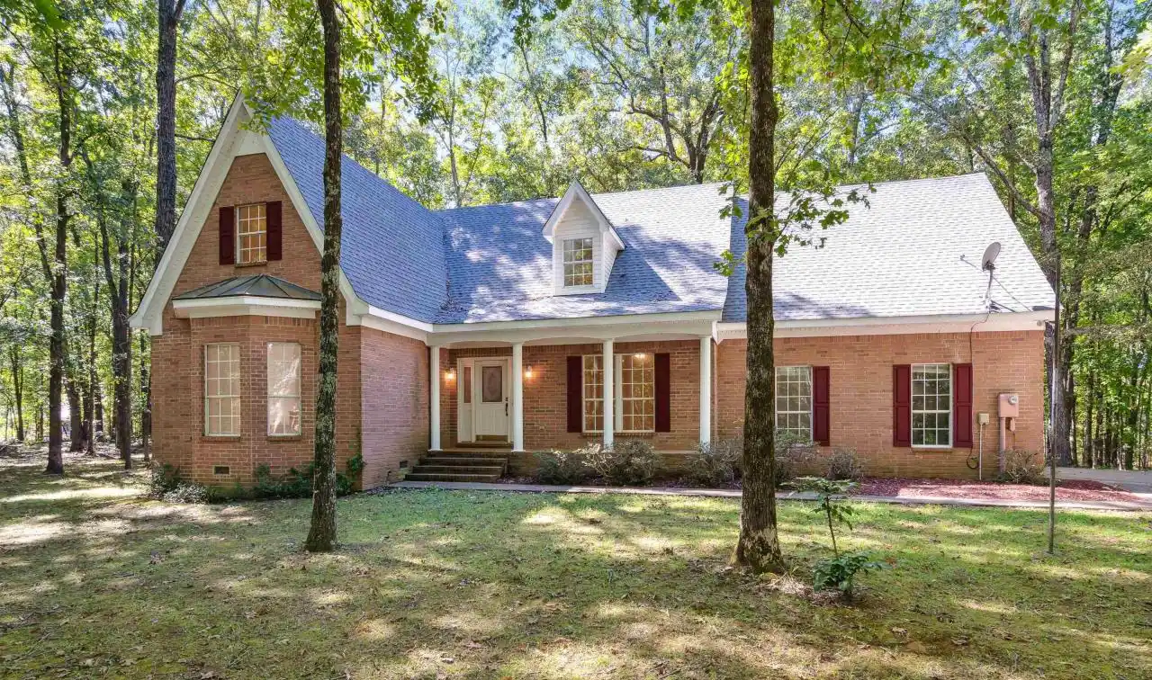 Charming Home Ideal for Those Seeking Tranquility
