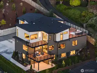 Extraordinary Home in Boulevard Bluffs