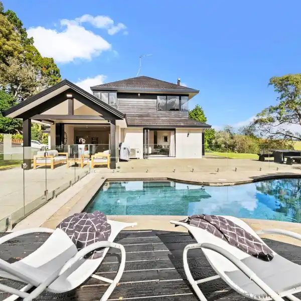 STYLISH COUNTRY RESIDENCE