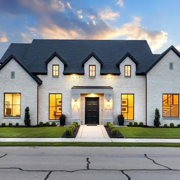 DESIGNER TUDOR WITH POOL