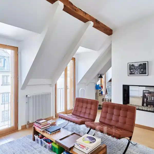 DELIGHTFUL DUPLEX ON THE TOP FLOORS