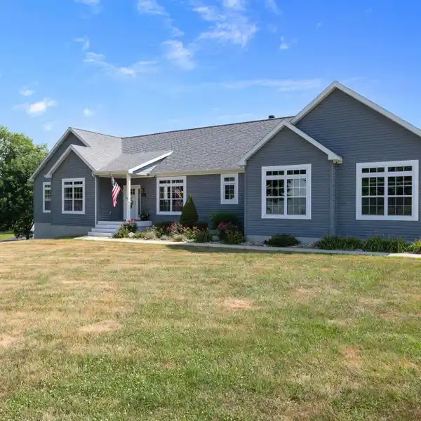 SPACIOUS HOME ON BEAUTIFUL HUDSON LAKE