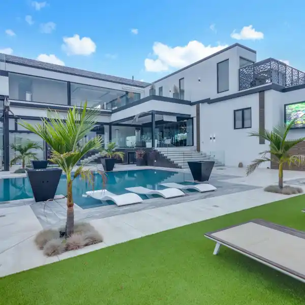 A MASTERPIECE OF LUXURY AND DESIGN