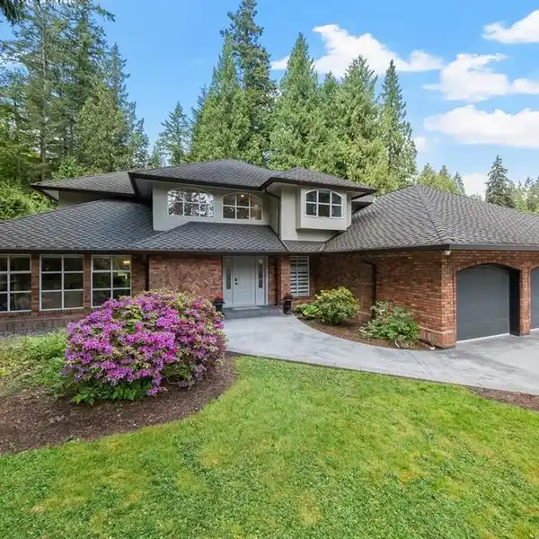 GORGEOUS COMPLETELY RENOVATED ESTATE HOME