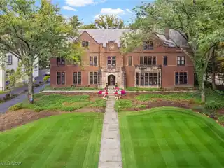 Remarkable Light-Filled Jacobean Tudor