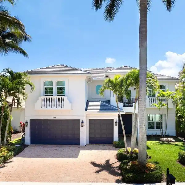 LUXURY LIVING ON THE ARNOLD PALMER SIGNATURE COURSE