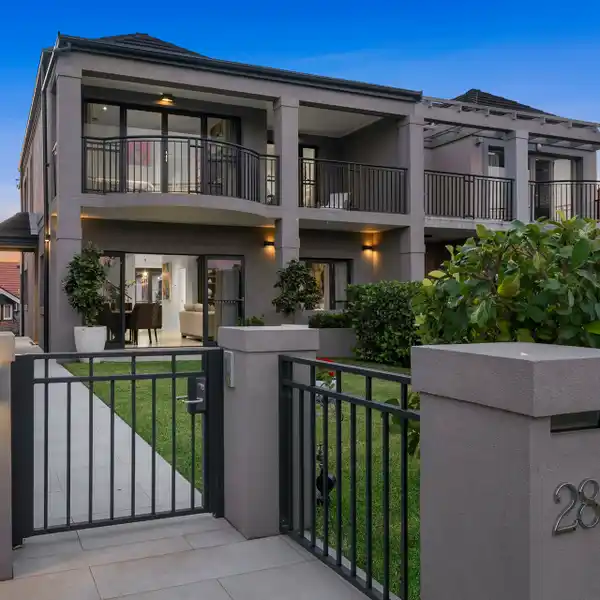 REMARKABLE RESIDENCE WITH HARBOURSIDE LUXURY