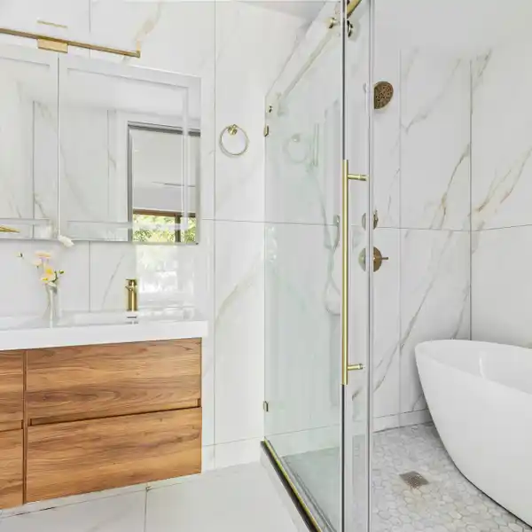 EXPANSIVE DUPLEX CONDO