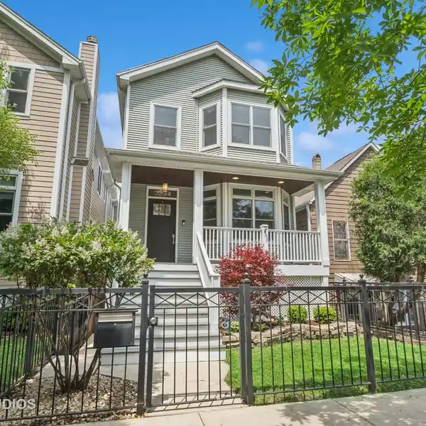 BEAUTIFULLY DESIGNED ROSCOE VILLAGE HOME