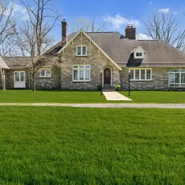 TENNESSEE TREASURE ON 15-PLUS ACRES