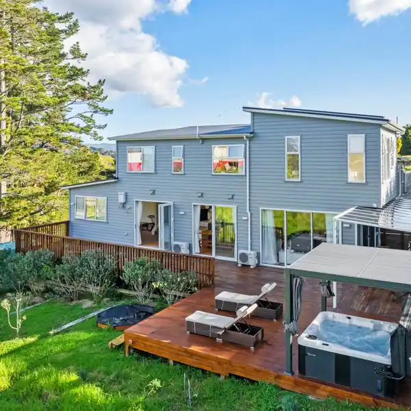VERSATILE FAMILY ESTATE IN GROWING WEST AUCKLAND