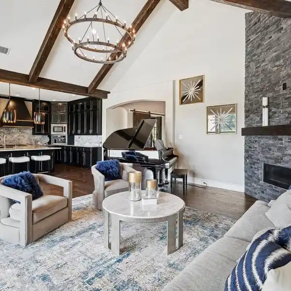 MODEL-LIKE HOME IN AN EQUESTRIAN COMMUNITY