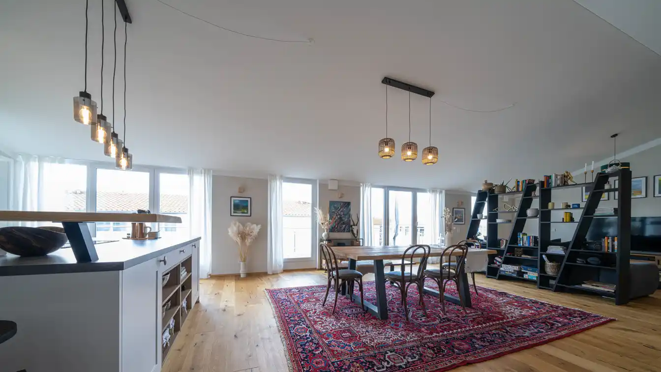 Large Like-new Penthouse