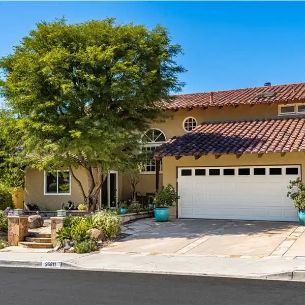 CUSTOM HILLTOP HAVEN WITH DESIGNER TOUCHES