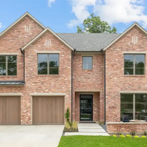 SHOW-STOPPING NEW CONSTRUCTION IN COVETED LAKEWOOD PROPER