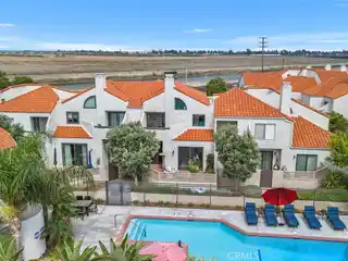 Elegant Townhome in Coveted Las Fuentes