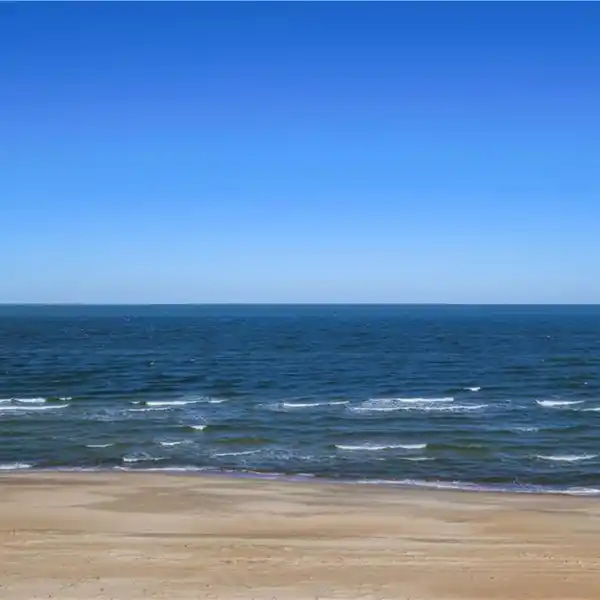 BAYFRONT ELEGANCE WITH PANORAMIC OCEAN VIEWS