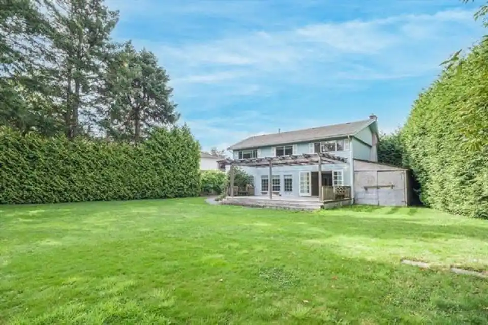 Large Versatile Property in the Saunders Area