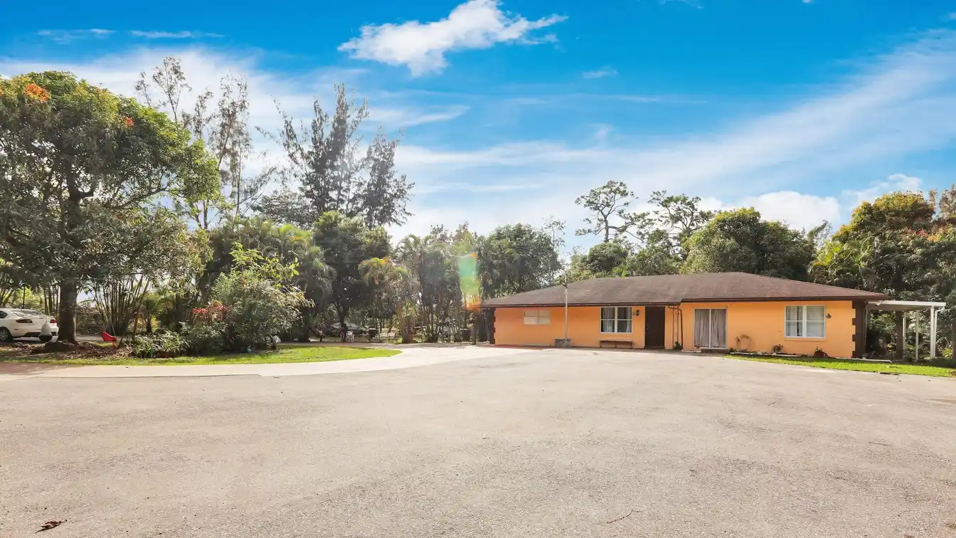 Create Your Dream Estate on an Expansive Lot