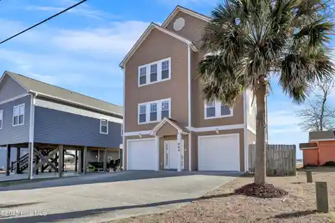 Immaculate Sound-front Home on Mainland Surf City
