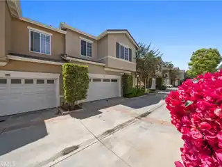 Fully Remodeled Beach-Close Home