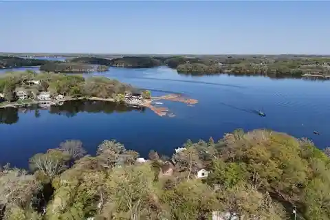 Fantastic View on West Lake Sylvia