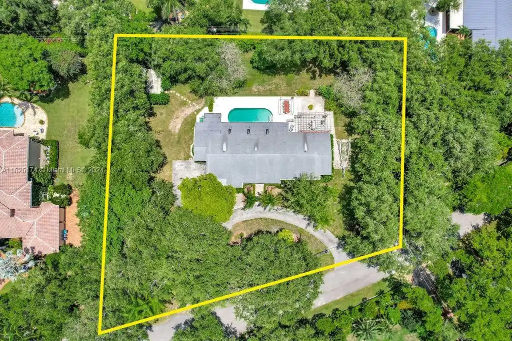 Build Your Dream Home on a One-acre Pinecrest Lot