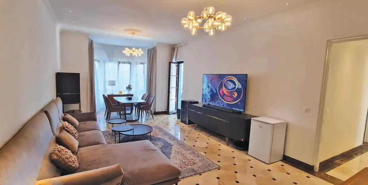 Grand High-end Flat