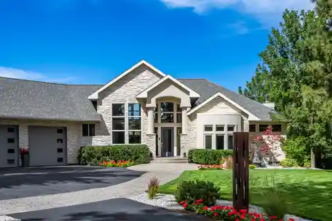 Upscale Rambler in a Prestigious Community