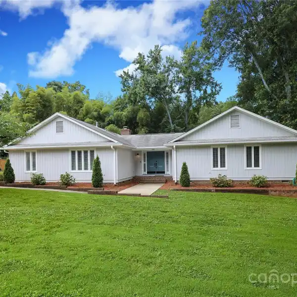 FANTASTIC CUSTOM BUILT ONE STORY HOME