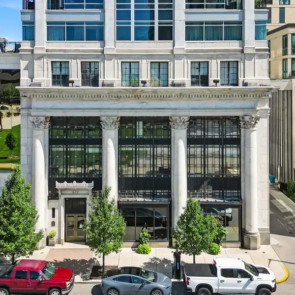 PREMIER LOCATION IN DOWNTOWN INDY