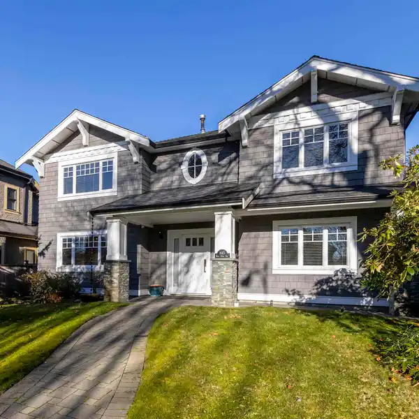 WELCOMING LUXURY HOME