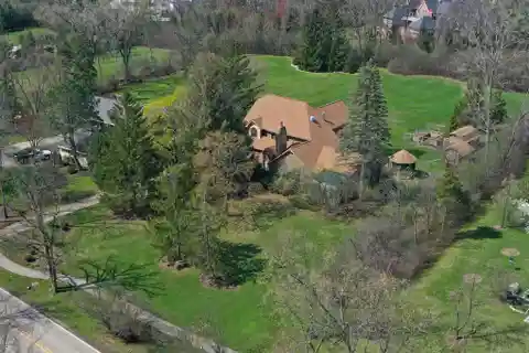 Storybook Living on Scenic Telegraph Road