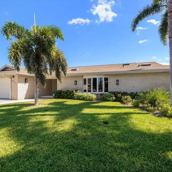 PANORAMIC WATERFRONT LIVING WITH PRIVATE DOCK ACCESS