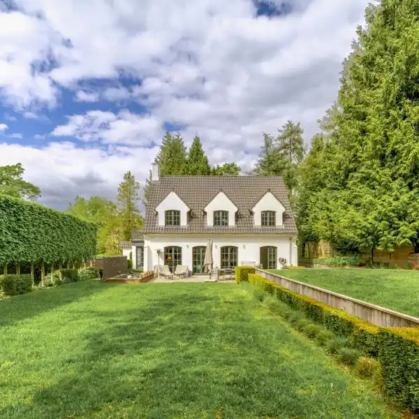 COMPLETELY RENOVATED CLASSIC VILLA