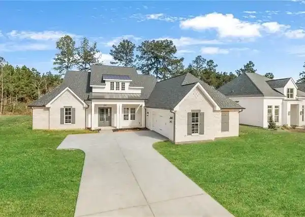 BEAUTIFULLY CRAFTED ONE-LEVEL CUSTOM HOME