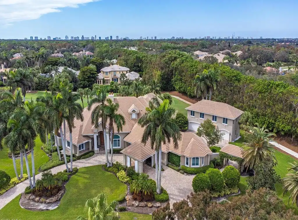 Luxurious Estate Home in Grey Oaks
