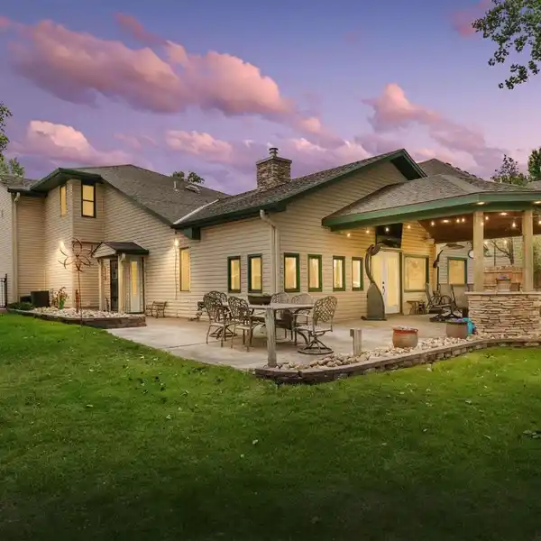 ULTIMATE ENTERTAINER'S WATERFRONT DREAM