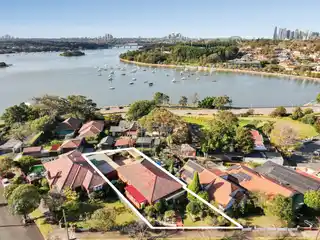Elegant Residence in the Exclusive Dobroyd Point Estate