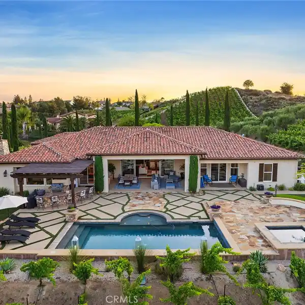 SPECTACULAR HOME IN CROWNE HILL RESERVE