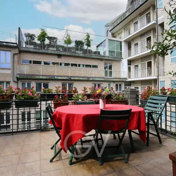 CHARMING HOME IN A PRIVATE SETTING