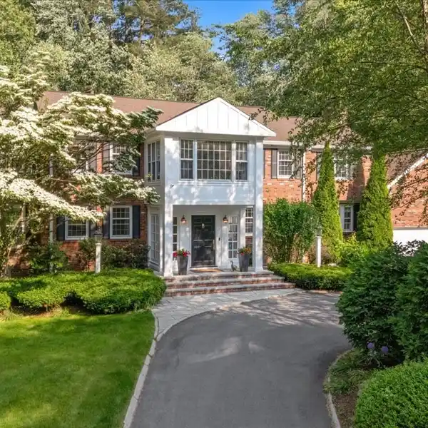 UPDATED GEORGIAN COLONIAL ON A BEAUTIFUL ACRE-PLUS