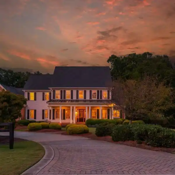 TIMELESS ELEGANCE CUSTOM-BUILT ESTATE