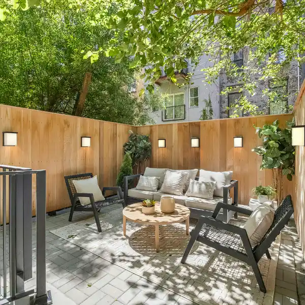 EXTRAORDINARY HOME WITH PRIVATE GARDEN