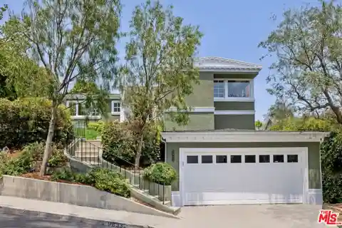 Timeless Traditional Residence with Wonderful Views