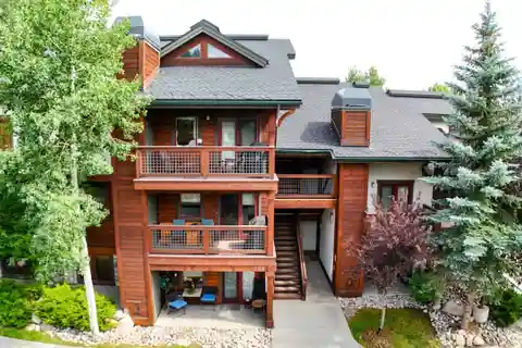 Impeccably Updated Top-Floor Residence