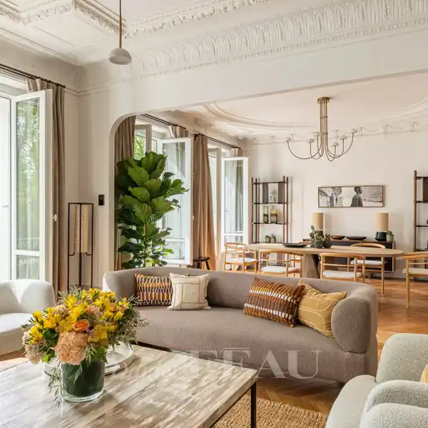 SPACIOUS DUAL-ASPECT FLAT WITH FIREPLACE CHARM