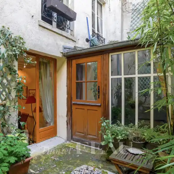 SPLIT-LEVEL FIRST FLOOR APARTMENT