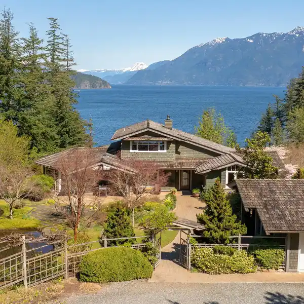 MAGICAL PROPERTY WITH WORLD-CLASS VIEWS